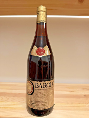 Bottiglia vino barolo 1976 - bottiglia,