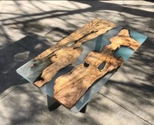 tavolo in legno d'ulivo e resina