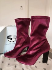 Chiara Ferragni - Stivaletti elasticizzati in velluto porpora effetto laminato,