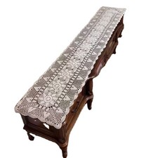 Tovaglia lunga all'uncinetto