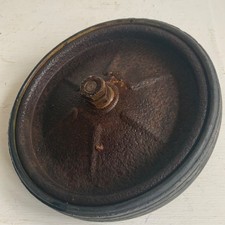 Antica ruota per carriola in