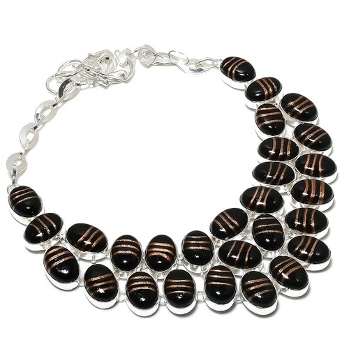 Collana con pietre preziose