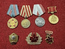 Lotto di 7 Medaglie e fregi Militari dell'ex Unione Sovietica - CCCP - Vintage
