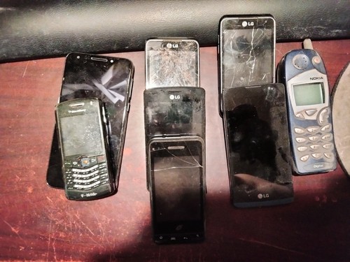 Misc phone lot broken - misc, /