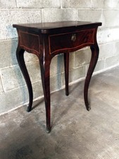 Antico ed Elegante Tavolino