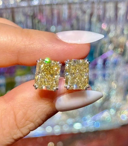 Orecchini perno con diamanti - a,