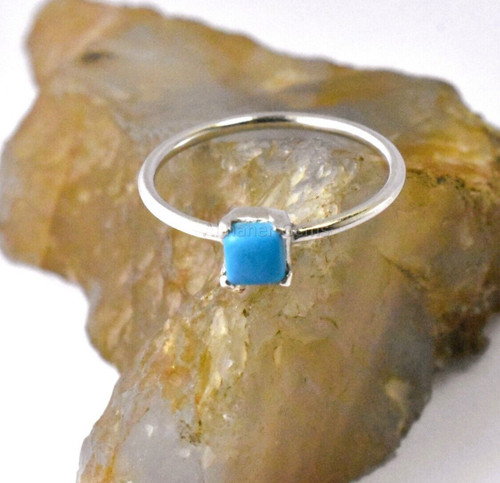Anello turchese leggero fatto