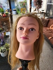 Manichino testa bionda capelli lunghi parrucchiere allenamento testa salone di bellezza stilista
