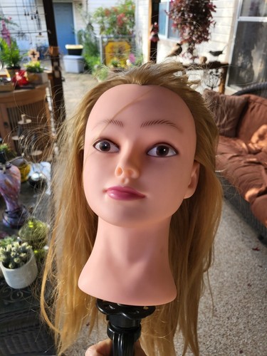 Manichino testa bionda capelli