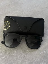 Ray-Ban Erika Occhiali da Sole Lenti Grigio Sfumata - Nero (RB4171)