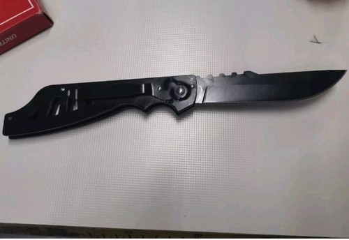 Coltello pieghevole militare