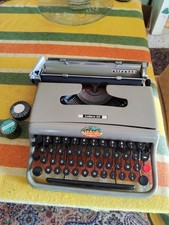 Macchina da scrivere Olivetti