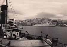 27-41B) CARTOLINA CAGLIARI PORTO NAVE RIMORCHIATORE KAREL VIAGGIATA