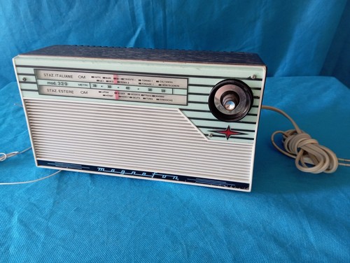 Piccola radio epoca comodino - radio,