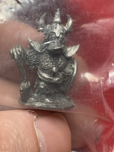 Rara duck adventurer - adventurer, runequest
