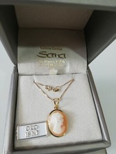 Collana veneziana e cammeo dea