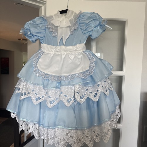 Abito blu nuovo senza