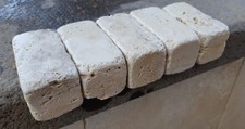 ANGOLARI in pietra TRAVERTINO