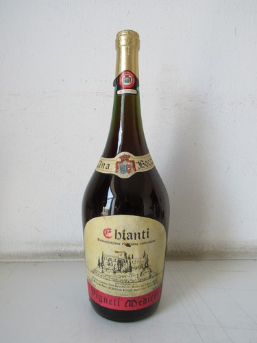 Vino chianti una boccia - vino,