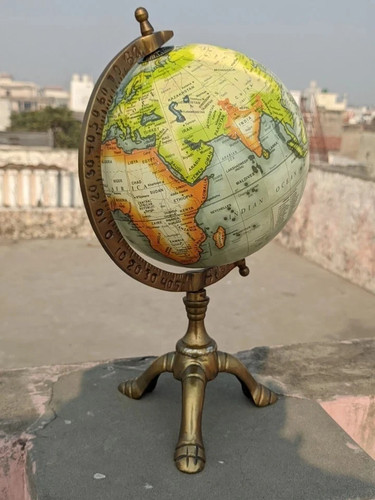 Ornamento mappamondo antico