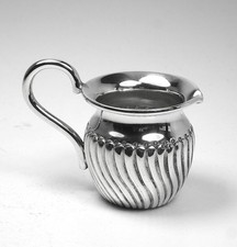 Brocca in miniatura in argento