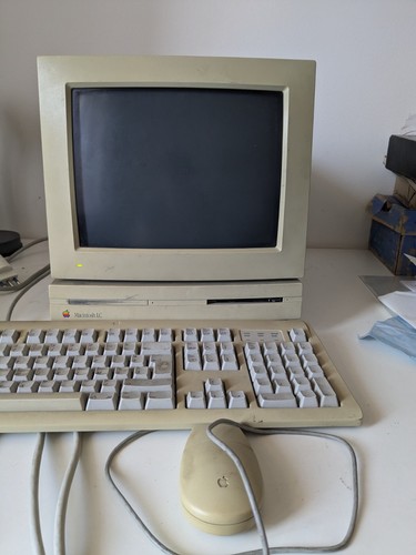 Macintosh 1990 computer - macintosh, lc