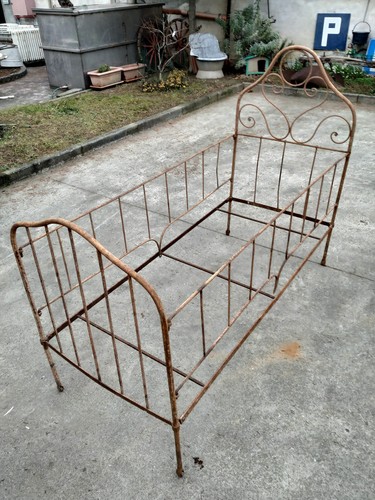 Letto antico con sponde - , in