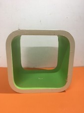 DESIGN-ARCHITETTURA-COMPLEMENTO D'ARREDO-INUSUALE MENSOLA CUBO-DECORATIVA-UTILE