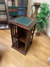 Libreria Girevole Con Piano In Pelle Verde