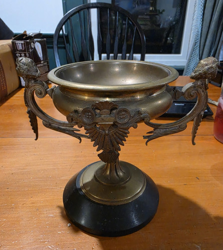 Antica urna tazza ottone