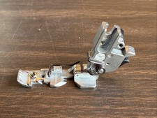 Serger Juki a pedale standard