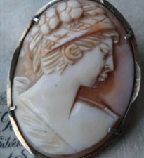 ciondolo/spilla vintage