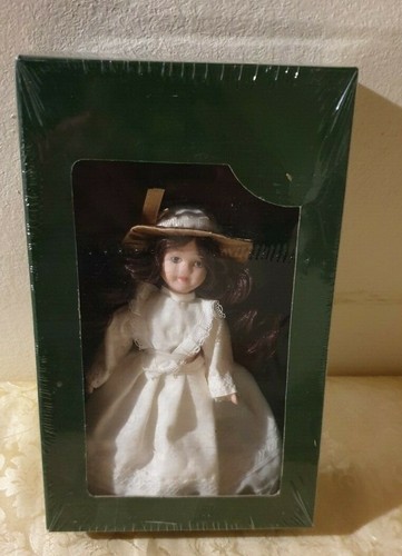 Dolls house - dolls',