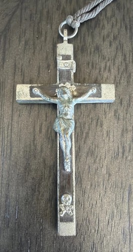 Crocifisso pettorale ossa