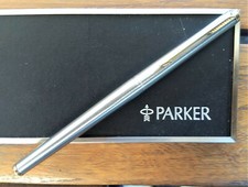 PENNA A SFERA PARKER IN ACCIAIO SATINATO E FERMAGLIO COLORE ORO- VINTAGE-