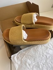 Sandali colore paglia tessuto