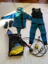 ATTREZZATURA SUB COMPOSTA DI