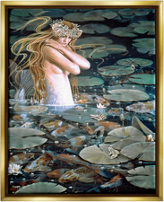 Sirena in laghetto Koi con