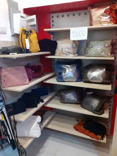 Arredamento per negozio - per,