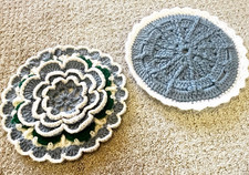 Coprivaso all'uncinetto cipria