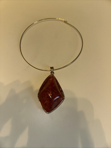 Collana con ciondolo pietra