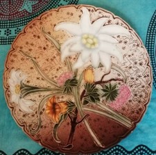 PIATTO IN CERAMICA CON DETTAGLI SMALTATI -STELLA ALPINA - MARCHIO VBS - ANNI '20