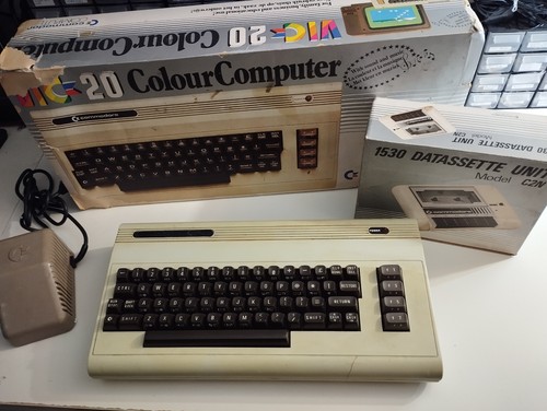 Commodore vic boxed with - boxed,