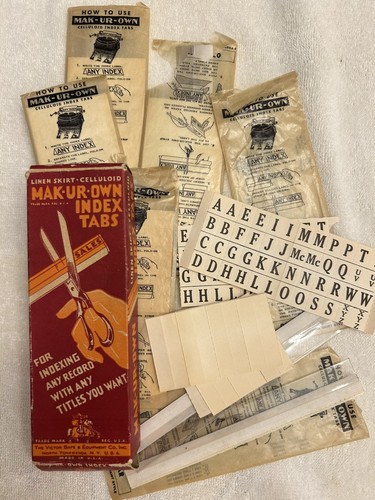 Scatola vintage con contenuto
