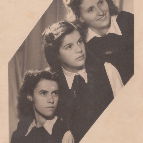 Tre giovani donne scala - giovani,