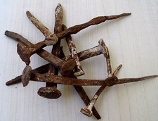 ANTICO FERRO BATTUTO CHIODI OGGETTO RURALE CIVILTA CONTADINA ANELLI TRAVE GANCIO