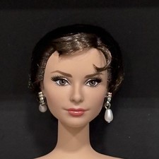 Barbie Audrey Hepburn come