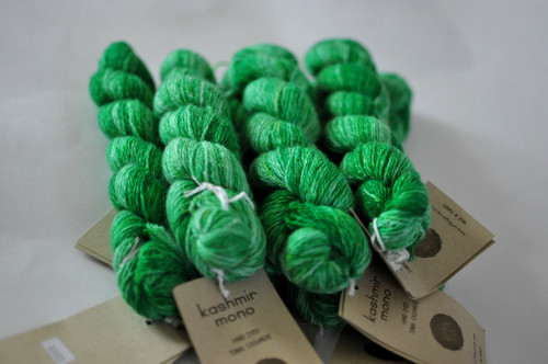 Urth yarns kashmir mono - kashmir, tinto