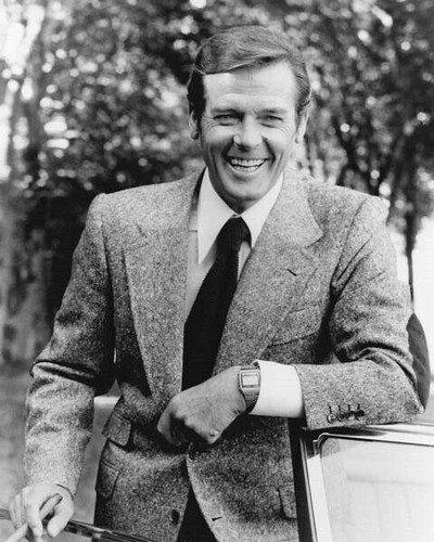 Roger moore mostra orologio - roger,