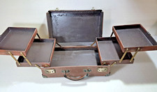 Valigia di cartone a scomparti